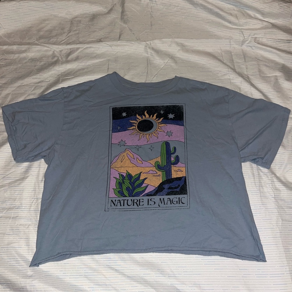 Cropped T-Shirt “Nature is Magic”